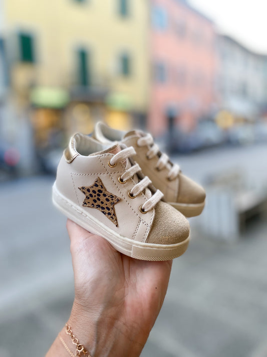 sneakers in pelle bianca e beige stella maculata